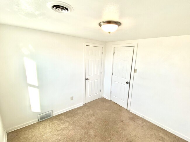 Foto del edificio - 817 Anaheim St