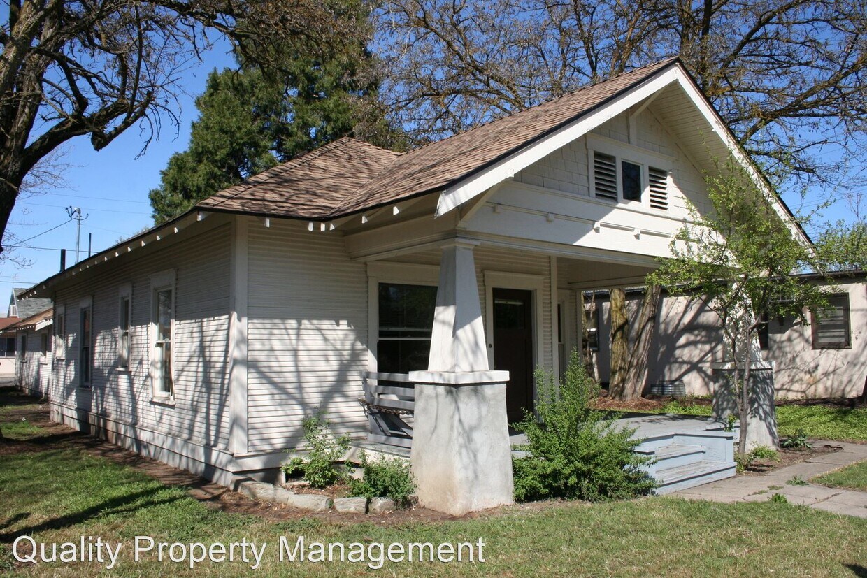 Primary Photo - 2 br, 1 bath House - 717 E. Jackson St.
