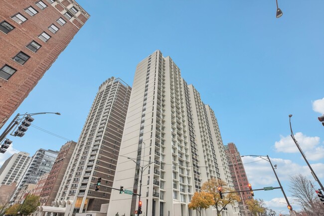 Foto del edificio - 3200 N Lake Shore Dr