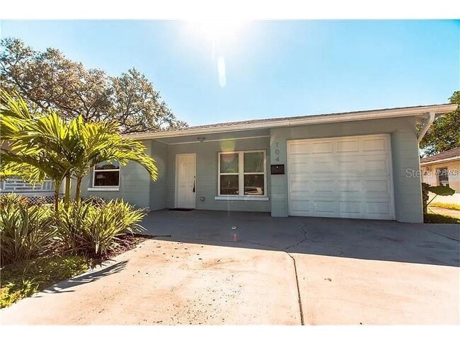 Building Photo - 104 W Osborne Ave