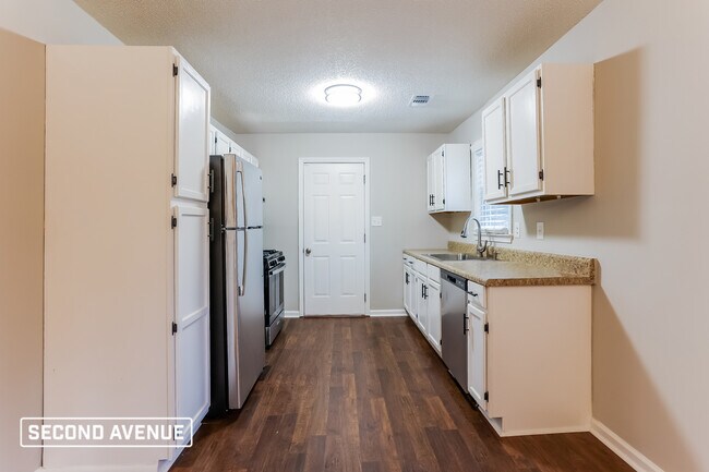 Building Photo - 290 Sumer Ln S