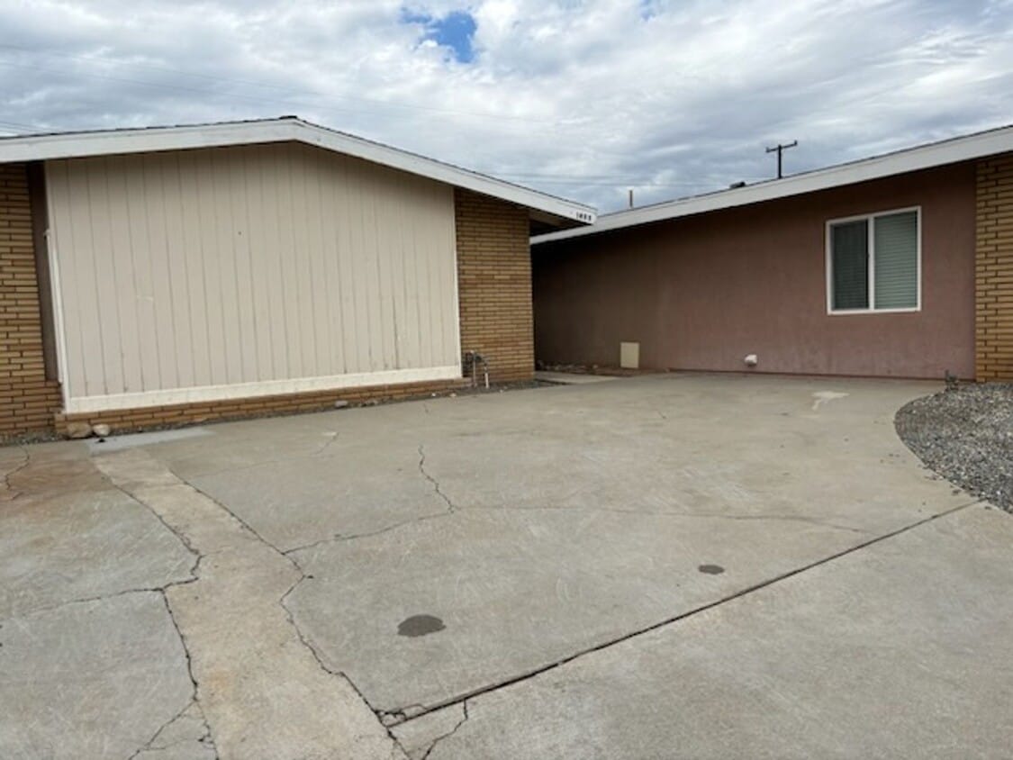 Foto principal - 1455 Laramie Ave