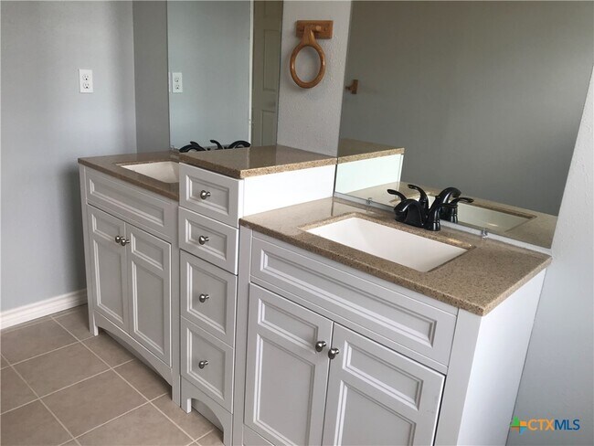 Foto del edificio - 729 Clay Ridge