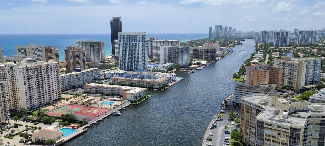 Primary Photo - 2600 E Hallandale Beach Blvd