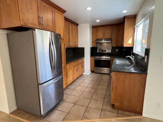 Building Photo - 425 Clauser Dr