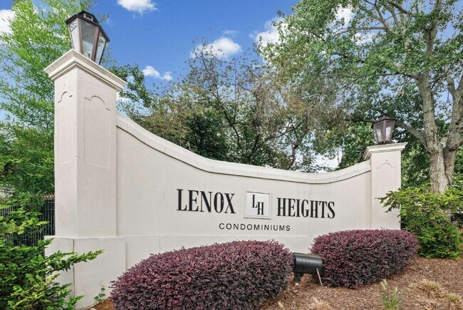 Foto del edificio - 3115 Pine Heights Dr NE