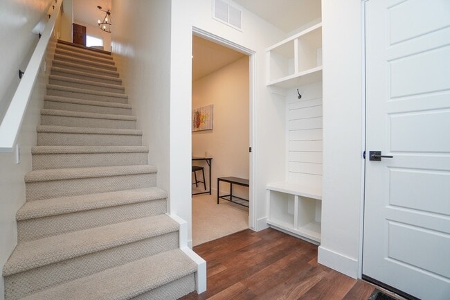 Building Photo - 479 E Violets Cv Ln