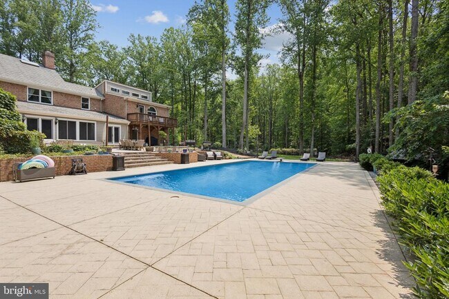 Building Photo - 10709 Shadowglen Trail
