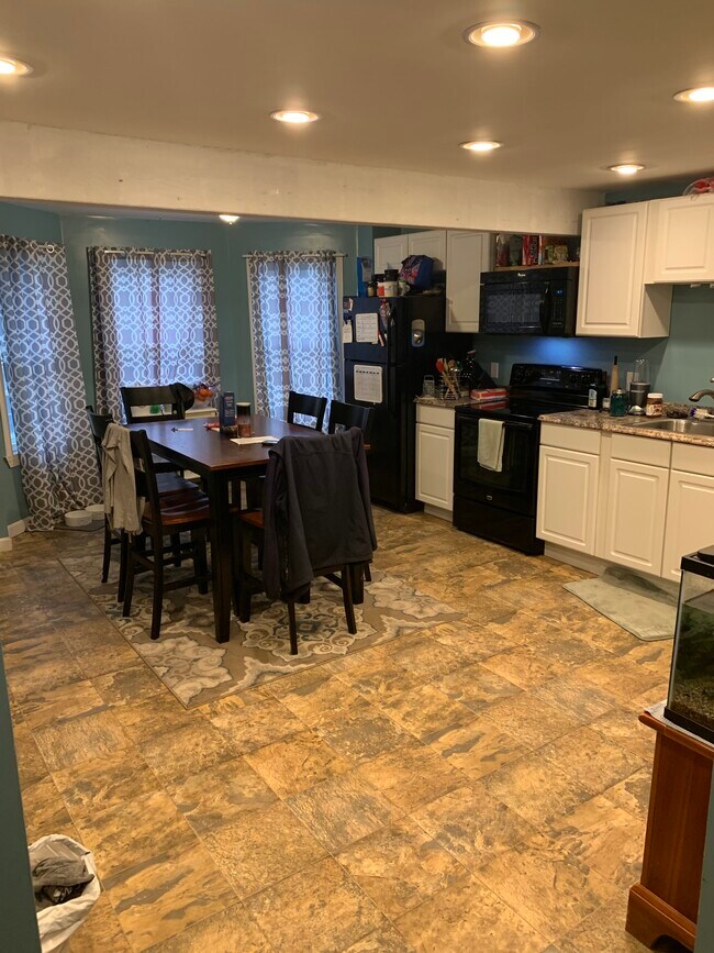 150 Maplewood Ave Unit 2, Gloucester, MA 01930 Apartments in