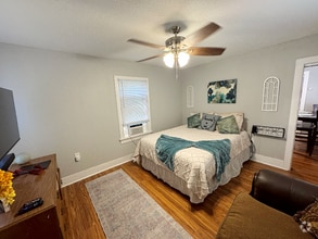 Building Photo - 2015 Beaver Ln