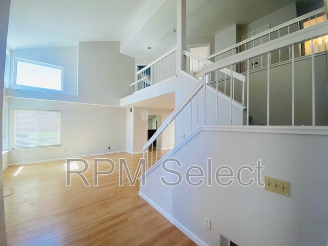 Building Photo - 1060 Burnham Dr