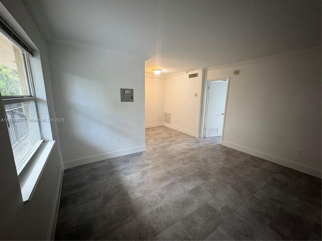 Building Photo - 241 S Royal Poinciana Blvd
