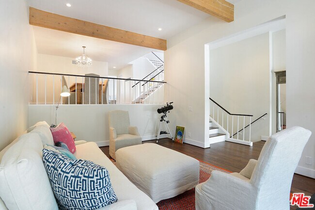 Foto del edificio - 17258 Palisades Cir