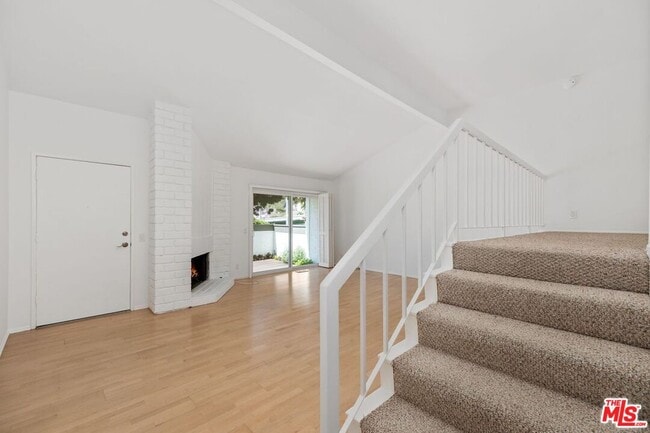 Building Photo - 1646 Palisades Dr
