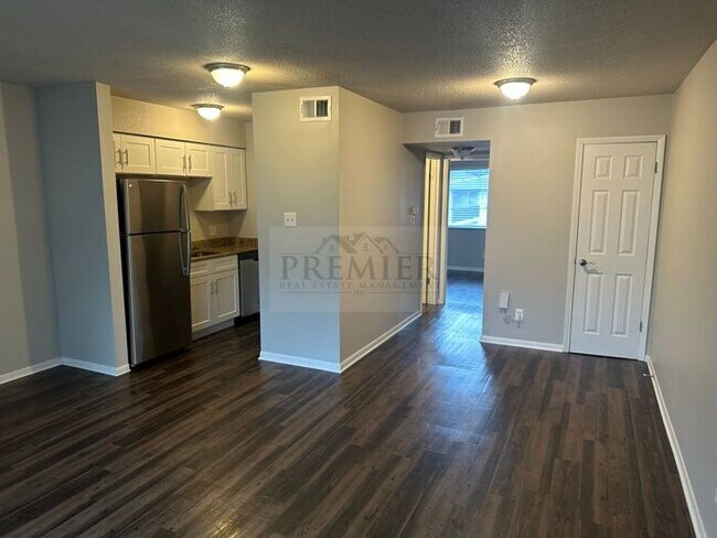 Foto del edificio - 6043 Barton Ave
