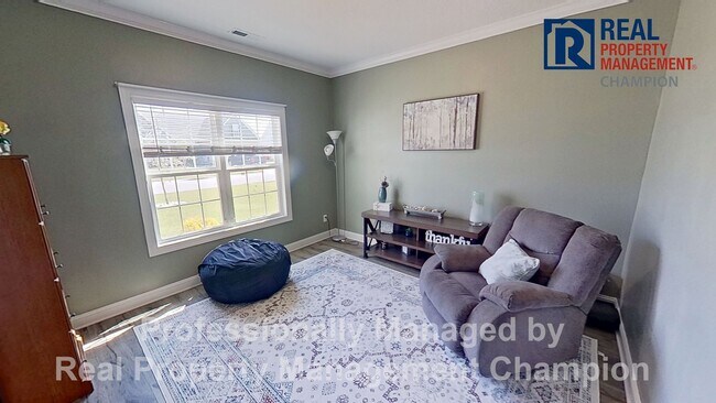 Foto del edificio - Gorgeous 4 BD/3.5 BA Executive Home w/Spacious Fenced Yard