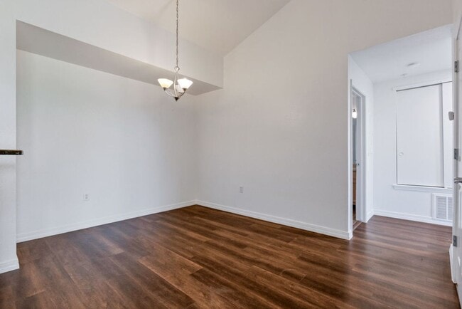 Building Photo - Stylish Longmont Condo with Vaulted Ceilings and Modern Upgrades