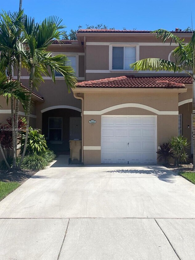 Foto principal - 7660 S Southwood Cir