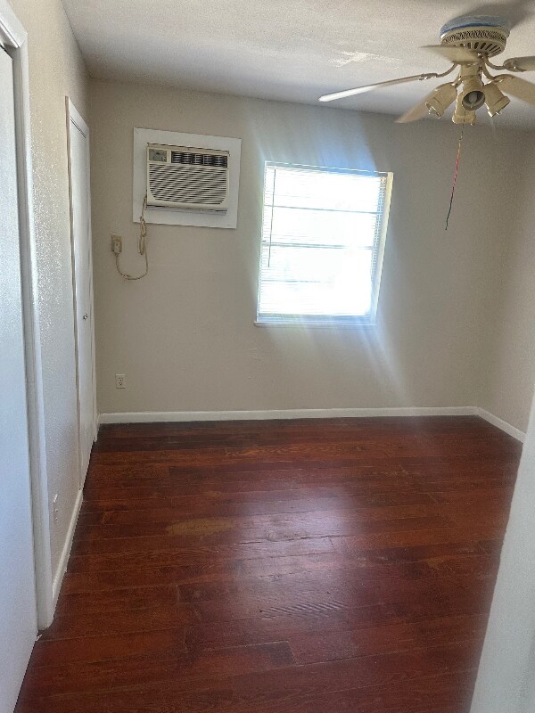 Foto del edificio - 3701 Sleeper Ave