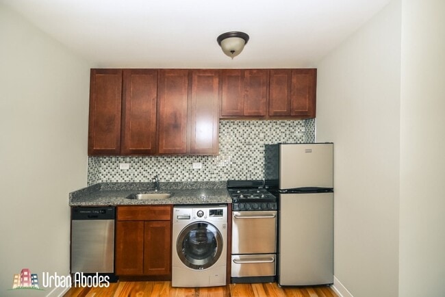 Building Photo - 564 W Arlington Pl