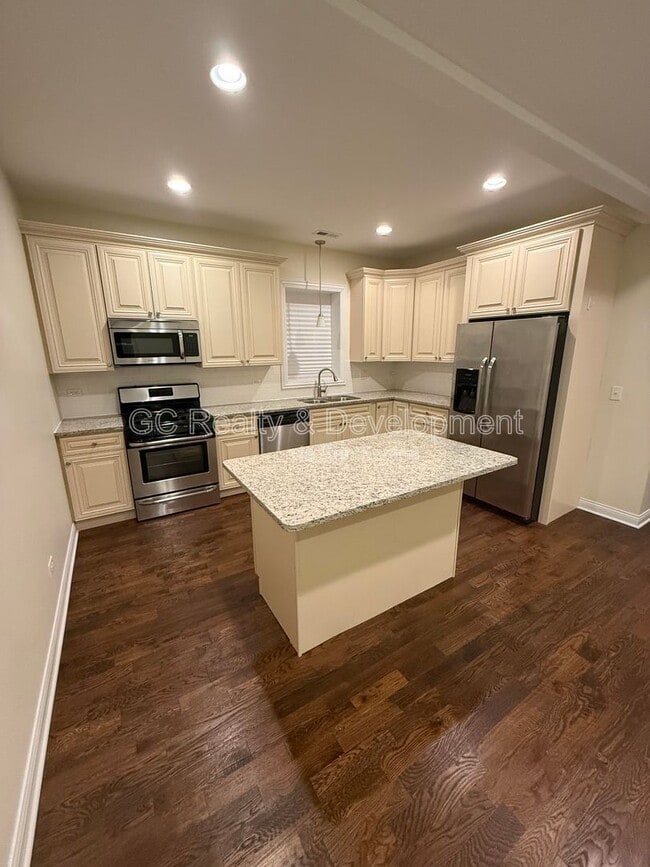 Building Photo - 1727 W Albion Ave