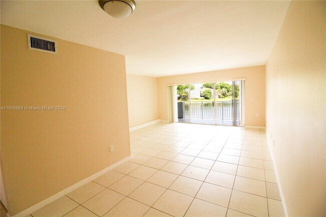 Foto del edificio - 9359 Fontainebleau Blvd