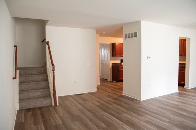 Building Photo - 6 Parkview Ter