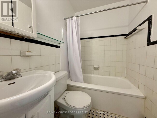 Photo du bâtiment - 2770 Yonge St