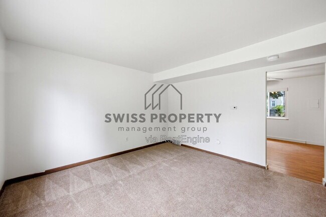 Building Photo - 1573 Briarwood Ave