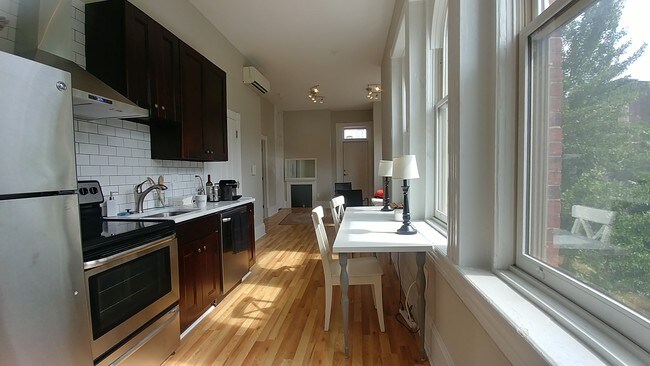 Foto del edificio - 1300 N Calvert St