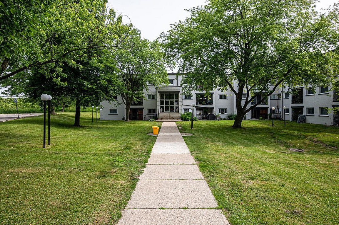 Primary Photo - 500 Glenelm Cres