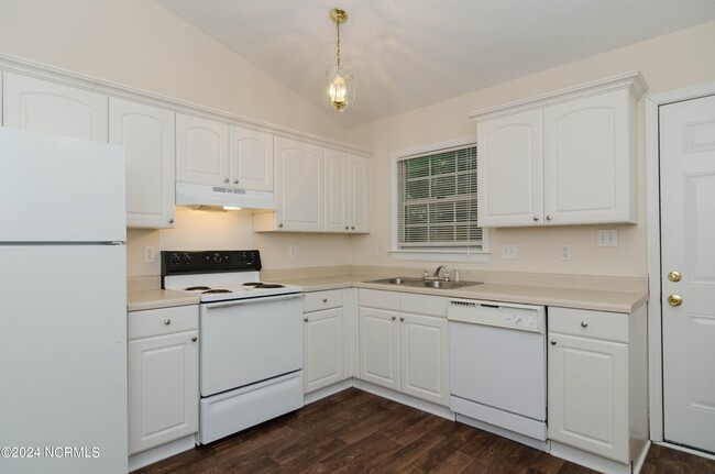 Building Photo - 4102 Bear Ct