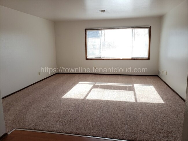 Building Photo - 1404 E Sunset Dr