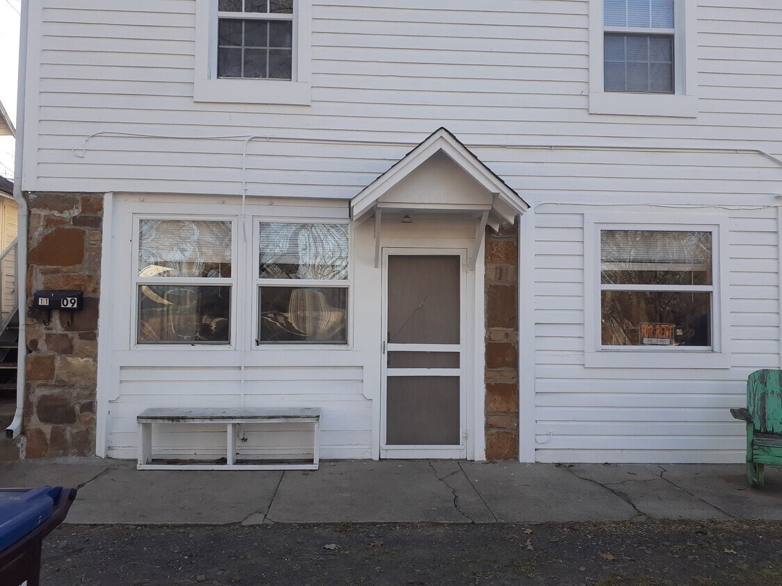 Front view - 1109 May Ave