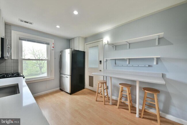 Building Photo - 9 W Wissahickon Ave
