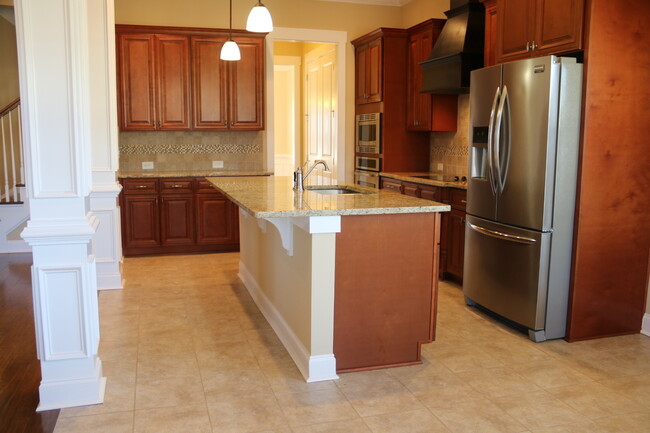 Foto del edificio - Executive Rental in Cypress Point S/D