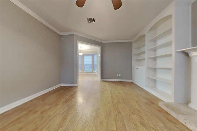 Foto del edificio - 3918 Forest Village Dr