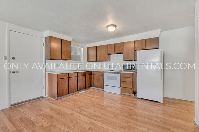 Building Photo - 595 W 1850 N