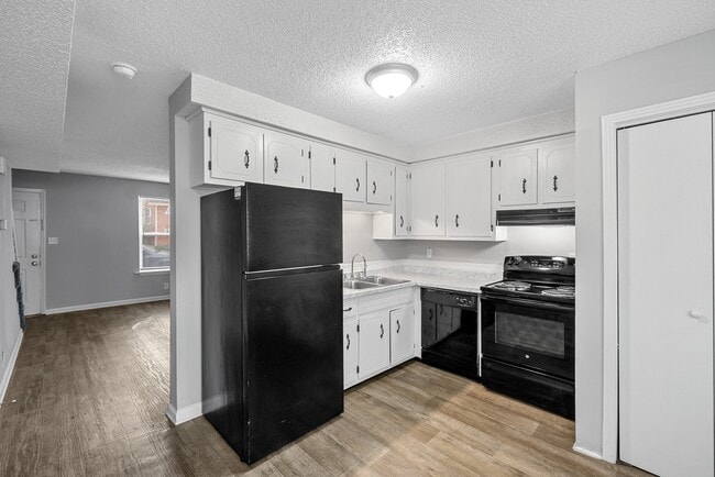 Building Photo - 813 Golf View Pl