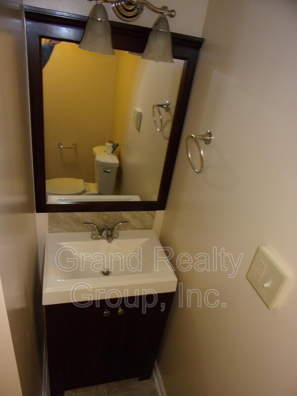 Building Photo - 337 Meadow Green Ln