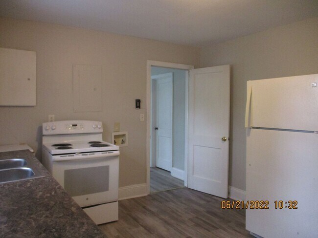 Building Photo - 2223 Ireland Dr