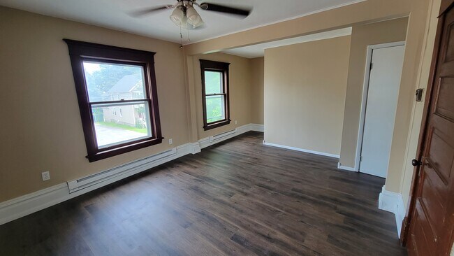 Living room - 5087 S Catherine St