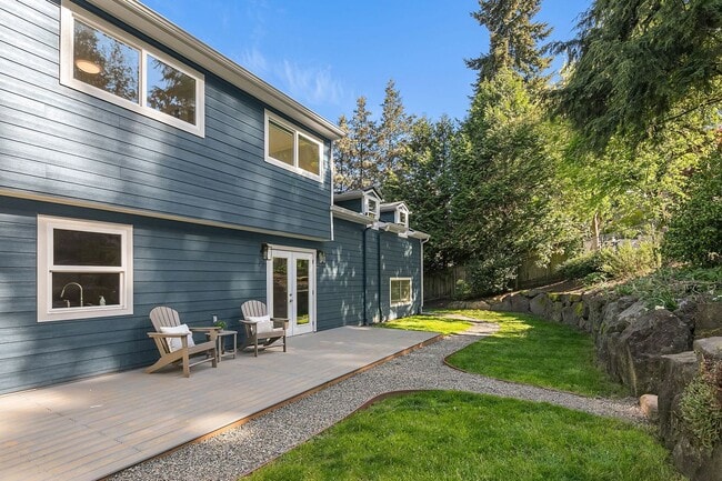 Building Photo - Traditional 5-bedroom 3.25 bath Mercer Island