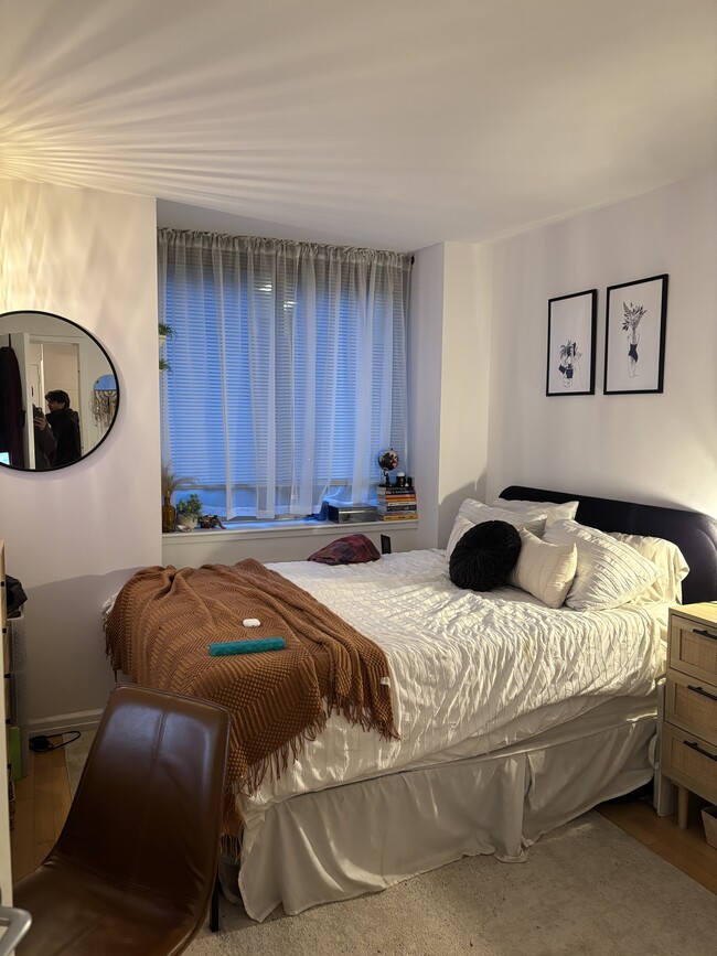 Building Photo - 290 8th Ave