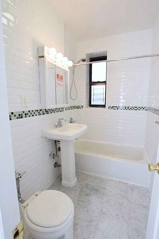 Foto del edificio - 43-42 45th St