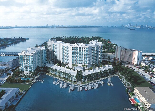 Foto del edificio - 7900 Harbor Island Dr