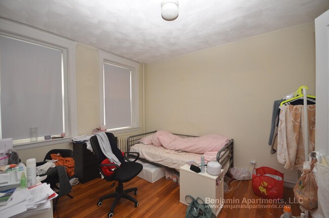 Building Photo - 5 Vinal St