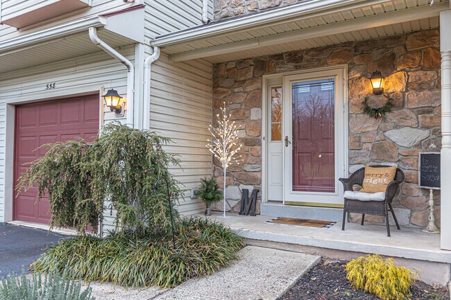 Building Photo - 558 Creekside Dr
