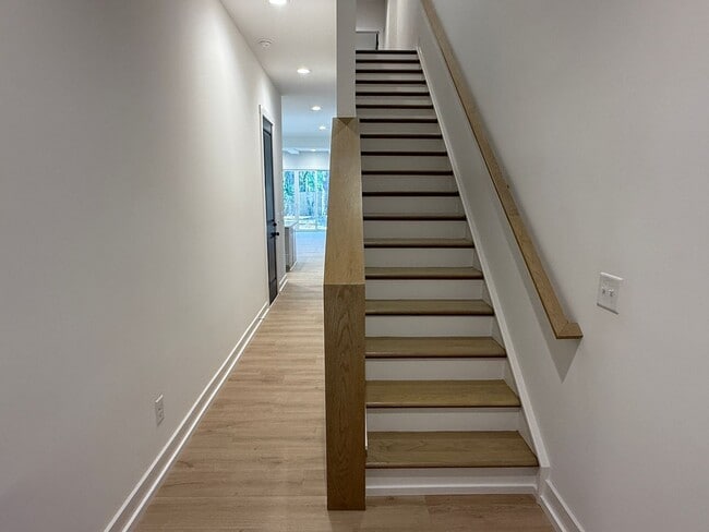 Building Photo - 612 Ambassador St