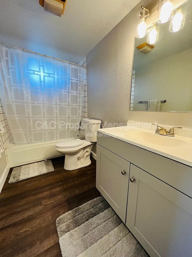 Foto del edificio - 1862 Hanford Dr